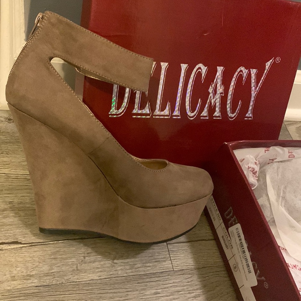 Tan Ankle wedge/ NEW
